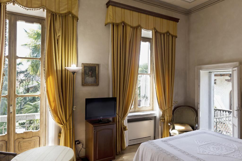 Hotel Locanda Dei Mai Intees Azzate Exterior photo