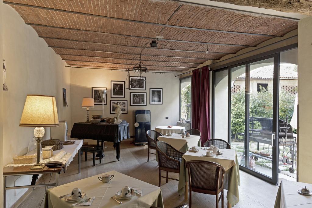 Hotel Locanda Dei Mai Intees Azzate Exterior photo